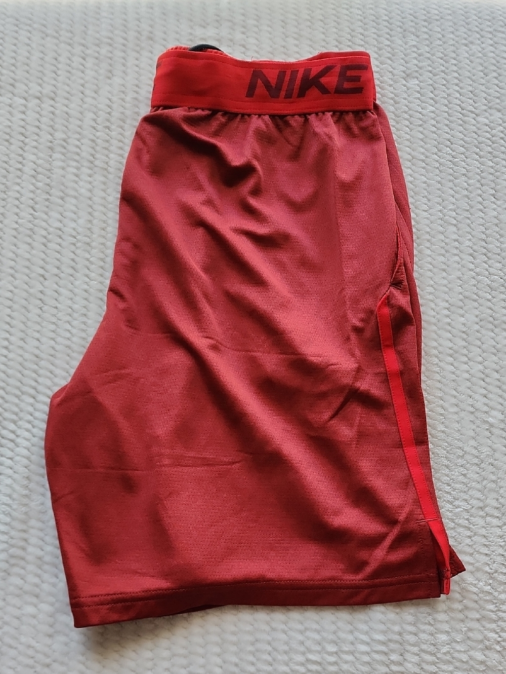 Nike Dri Fit  Crimson Sports Standart Fit  No Tag Never Worn